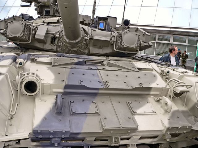 Российский основной боевой танк Т-90 - Walk Around