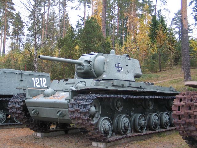 Советский тяжёлый танк КВ-1 образца 1942 г. - Walk Around