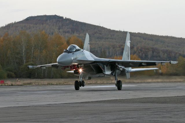 Первый полет второго Су-35