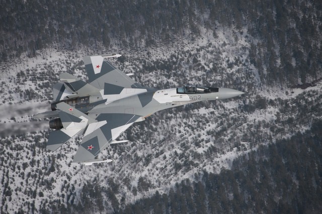 Фотографии испытаний Су-35